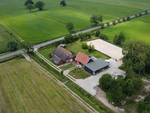Resthof, Hofstelle mit Pferdestall, Reitplatz 20 x 40 m u. A