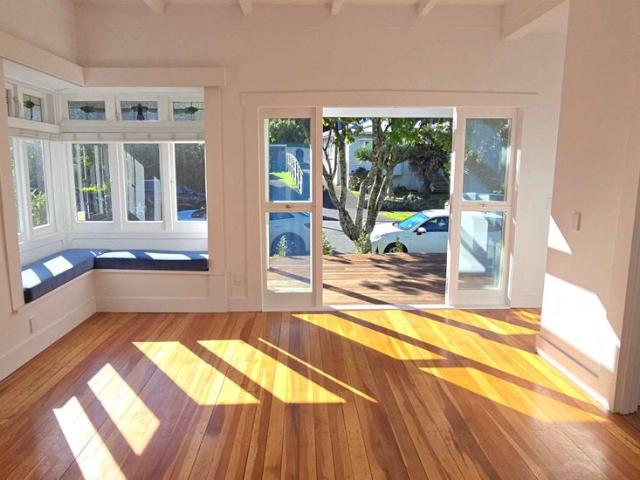 Restored 2 bedroom bungalow with 2 bathrooms and study