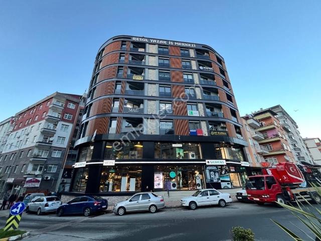 Resul Yazar İş Merkezi'nde Kiralık 2+1 Ofis!