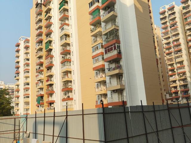 Resale | 3.5 BHK 1702 Sq.Ft. Apartment in Sector 77