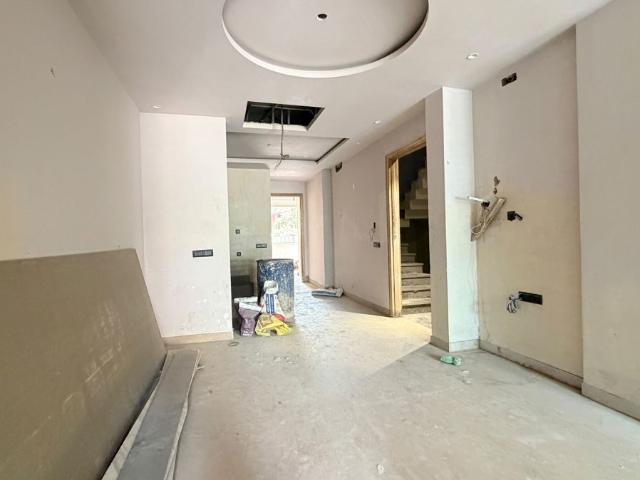 Resale | 3 BHK 200 Sq.Ft. Builder Floor in State Bank Colony