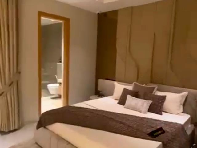 Resale | 3 BHK 2900 Sq.Ft. Apartment in Noble