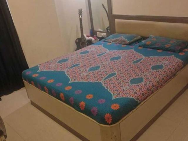 Resale | 3 BHK + Extra Room 1300 Sq.Ft. Apartment in Colaba