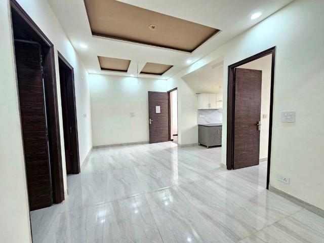 Resale | 3 BHK + Prayer Room,Extra Room 700 Sq.Ft. Apartment in Juhu