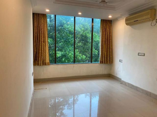 Resale | 1 BHK + 560 Sq.Ft. Apartment in Colaba