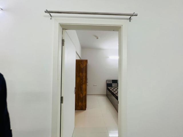 Resale | 1 BHK + Pooja Room 467 Sq.Ft. Apartment in Amanora Metro Tower