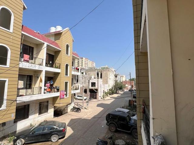 Resale | 1 BHK + Prayer Room 580 Sq.Ft. Builder Floor in Kharar Road