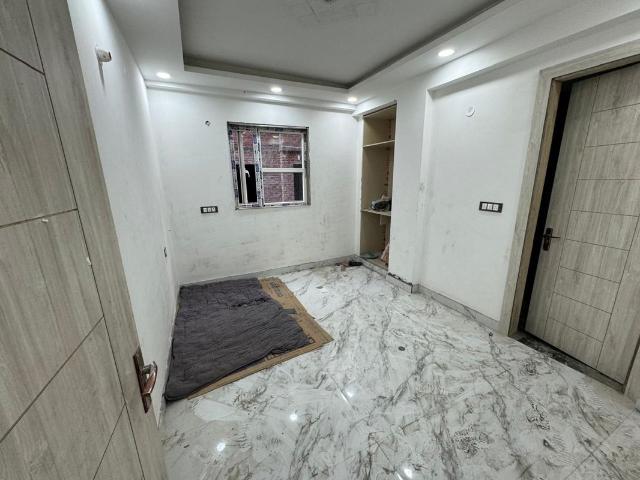 Resale | 2 BHK 1005 Sq.Ft. Apartment in Yashika 104