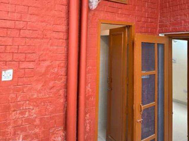 Resale | 2 BHK 450 Sq.Ft. Apartment in Sector 40