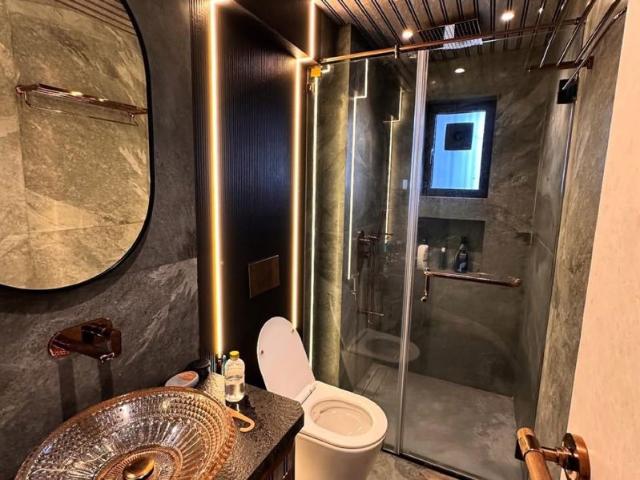 Resale | 2 BHK 800 Sq.Ft. Apartment in Andheri West