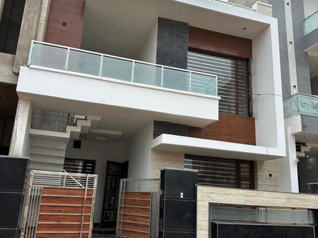 Resale | 4 BHK 1950 Sq.Ft. Villa in Kharar