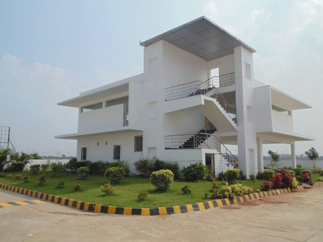 Resale | 4 BHK 304 Sq.Yd. Apartment in Praneeth Westwoods