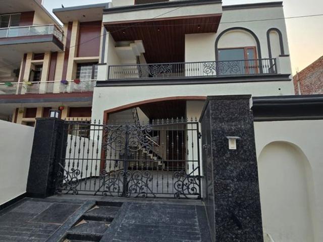 Resale | 4 BHK + Extra Room 100 Sq.Yd. Apartment in Sunny Enclave