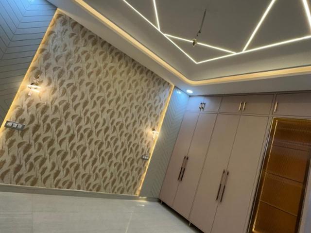 Resale | 4 BHK + Pooja Room 200 Sq.Yd. Villa in Sunny Enclave 125.