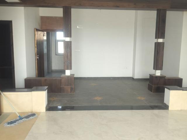 Resale | 4 BHK + Pooja Room,Servant Room 4050 Sq.Ft. Builder Floor in Jubilee Hills
