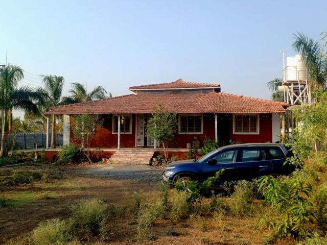 Resale | 4 BHK + Pooja Room,Servant Room,Study Room,Extra Room,Basement,Store Room 10000 Sq.Ft. Villa in Theur