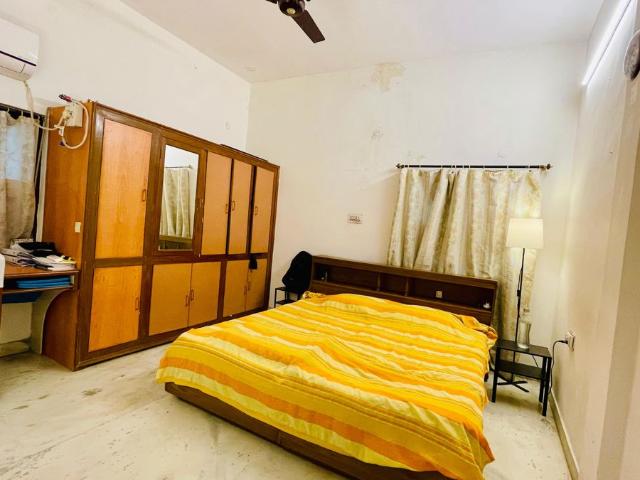 Resale | 5 BHK + Servant Room 4000 Sq.Ft. Villa in Ameenpur