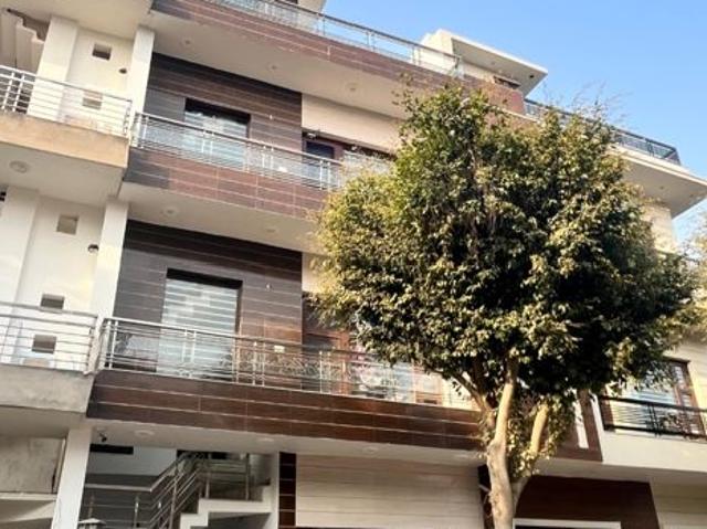 Resale | 5 BHK + Store Room 100 Sq.Yd. Independent House in GMADA Eco City