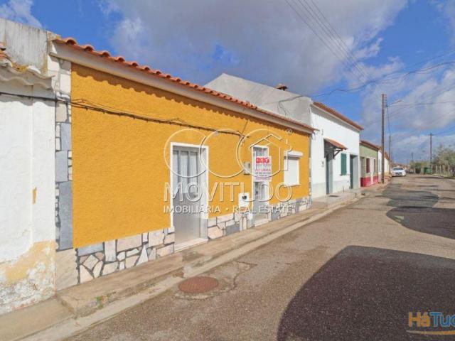 RESERVADO Terreno com Moradia térrea, para venda, situada no Pombalinho, Concelho da Golegã. | 26053255398