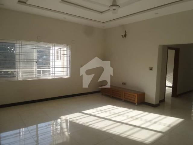 Reserve A Centrally Located House In F 10/4
