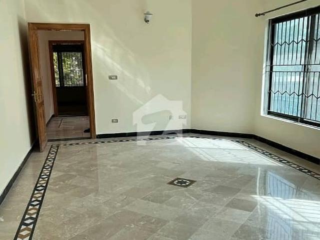 Reserve A Centrally Located House Of 14 Marla In I 8
