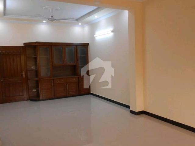 Reserve A Centrally Located Upper Portion In I 8/3