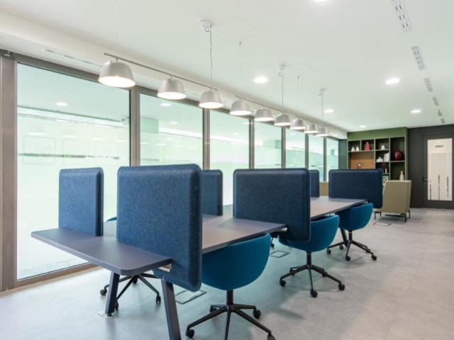 Reserve um espaço de coworking, ou ocupe uma mesa rotativa, em São João da Madeira, Oliva