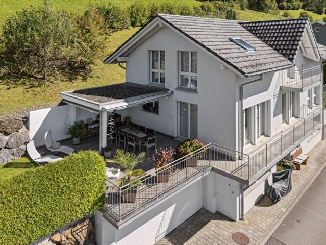 RESERVIERT Modernes EFH mit Alpenpanorama