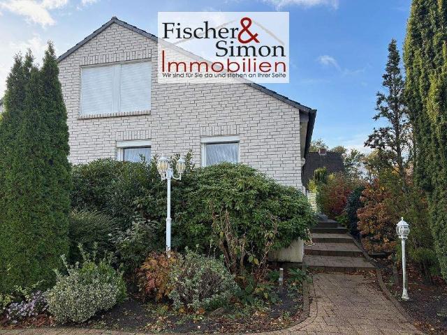 RESERVIERT ebenerdiges, sehr gepflegtes Einfamilienhaus mit wohnlich ausgebautem DG und Wintergarten