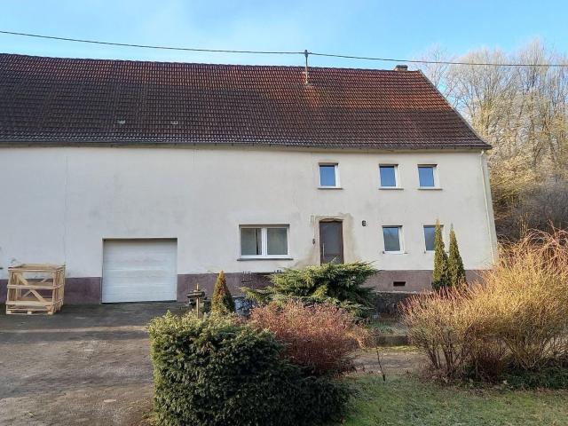 RESERVIERT Einfamilienhaus mit Garten, Garage und Scheune zu verkaufen