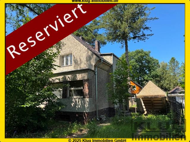RESERVIERT! Frohnau Sanierungsbedürftiges Einfamilienhaus mit ca. 541 m² vorderen Trenngrundstück