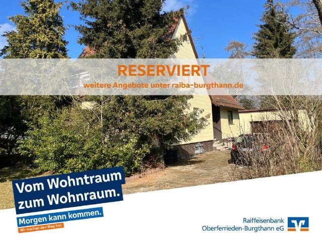 RESERVIERT ! Renovierungsbedürftiges Ein bis Zweifamilienhaus mit großem Garten und viel Potenzial in ruhiger Lage