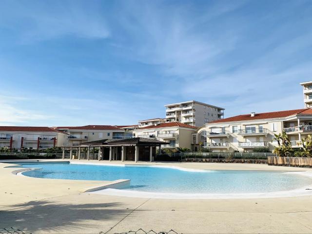 Résidence avec piscine – Charmant 2 pièces avec garage en sous solBel appartement 2 pièces au dernier étage