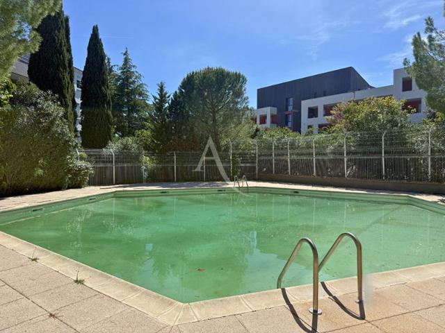 Résidence avec piscine !
