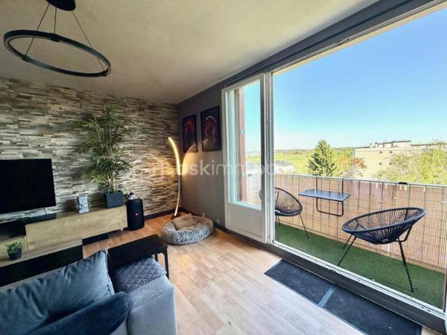 Résidence Bellevue/ F3 dernière étage / une place de parking/ et une cave