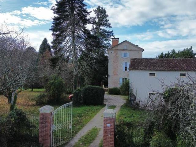 Résidence de caractère avec gîte restaurée, piscine, parc et dépendance aux portes de Cahors