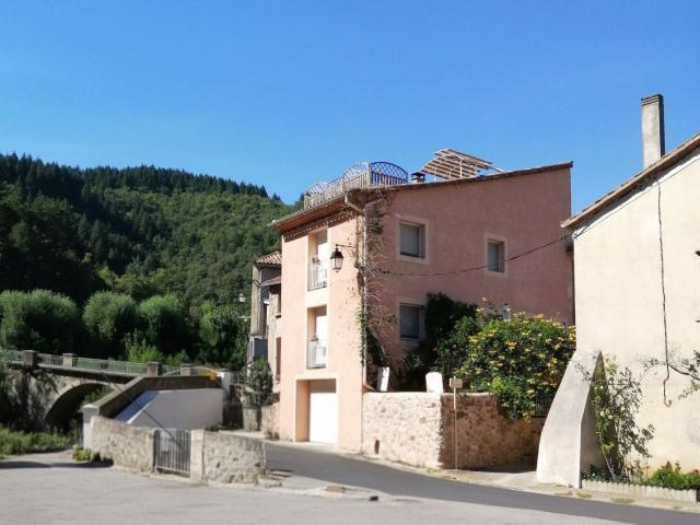 Résidence de deux appartements et un studio pour curistes a Avene les Bains