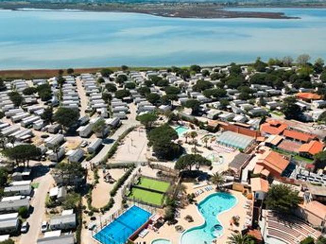 Résidence de loisirs moderne à Canet Plage bord de mer