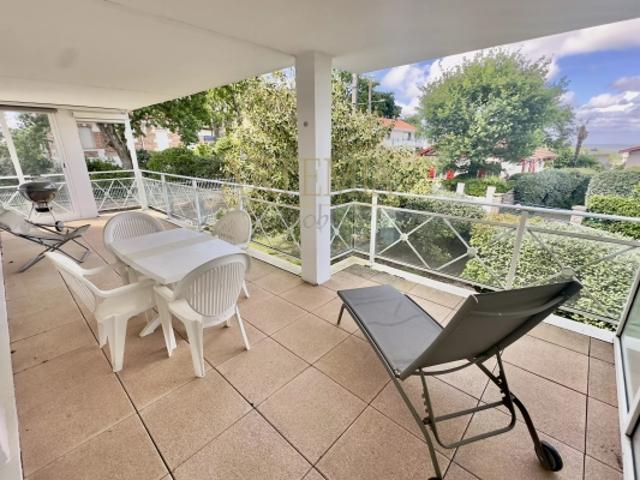 RESIDENCE DE STANDING TERRASSE 35m² PETITE VUE BASSIN