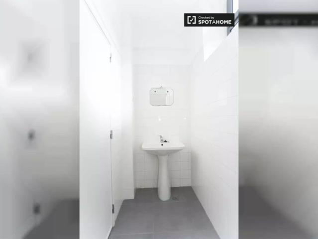 Residence for rent in Lisbon, some bills included