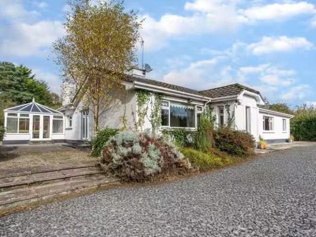 Residence On c. 3.08 Acres / 1.25 HA. Cnoc Na Bhoga, Dowdensto.