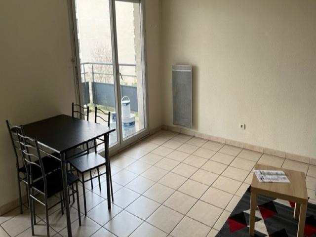 Résidence sécurisée avec piscine T3 meublé Villeurbanne.