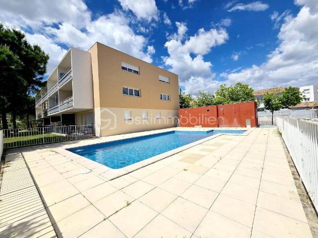 RESIDENCE SECURISEE PISCINE DEUX STATIONNEMENTS PRIVATIFS