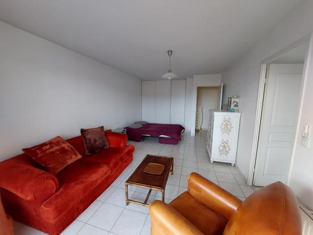 Résidence standing avec gardien Grand F1 MEUBLE CHAMALIERES avec terrasse, garage et cave