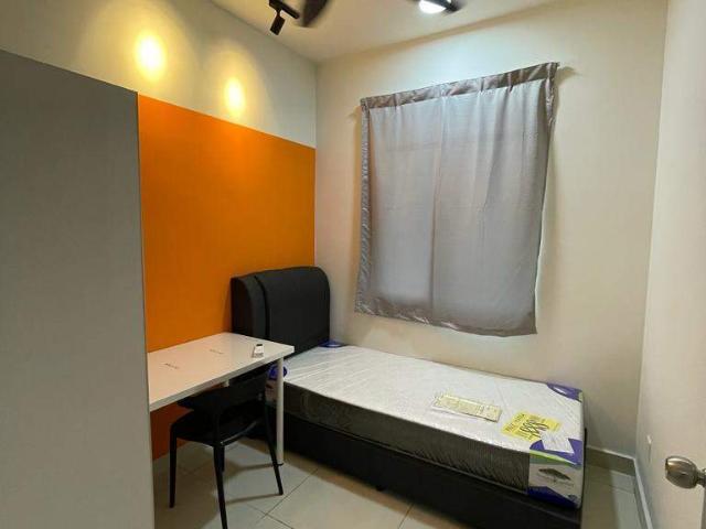 Residence @ Suasana Damai @ Single Room @ 8 mins walk to MRT @ MALE/MIXED UNIT