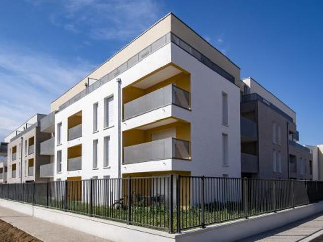 Résidence récente: appartement 3 chambres avec balcon à Saran
