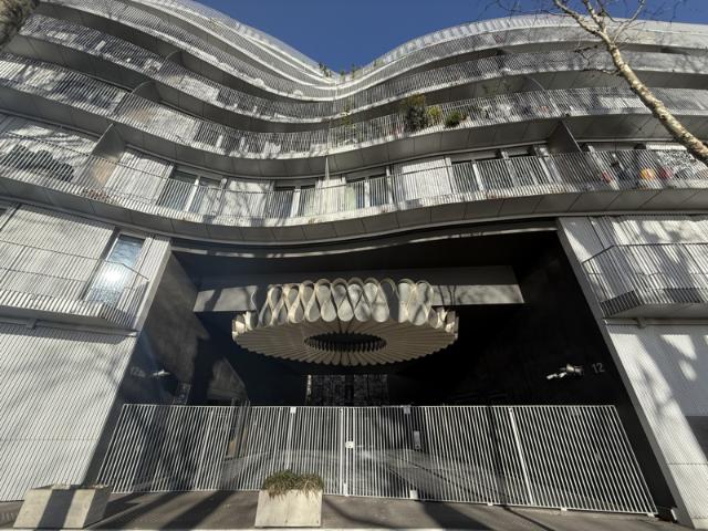 RESIDENCE RECENTE QUAI HENRI IV APPARTEMENT AVEC BALCON