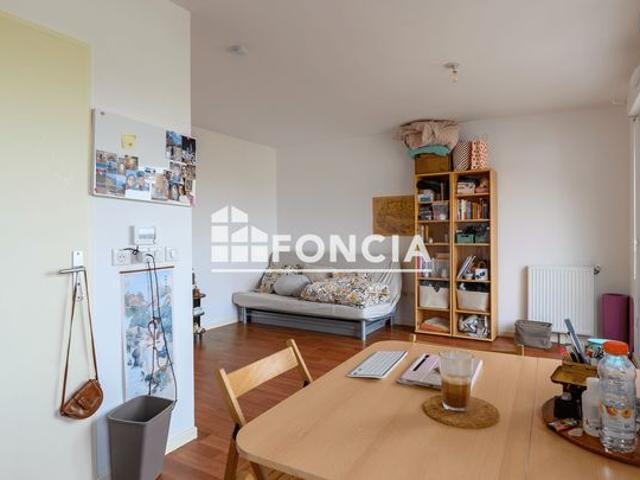 Residence recente studio avec balcon