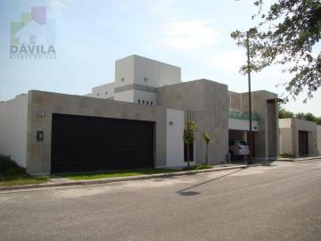 Residencia minimalista en venta Colonia Las Villas, Cd. Victoria, Tamps