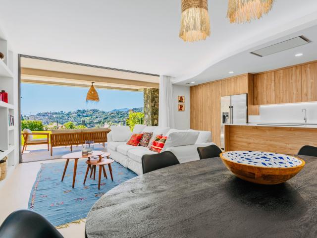 Residencia Moderna de Planta Baja con Amplio Jardín Privado. 189m² Benahavís